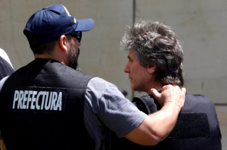 Tras la orden de que regrese a prisión, Boudou se entregó en Comodoro Py