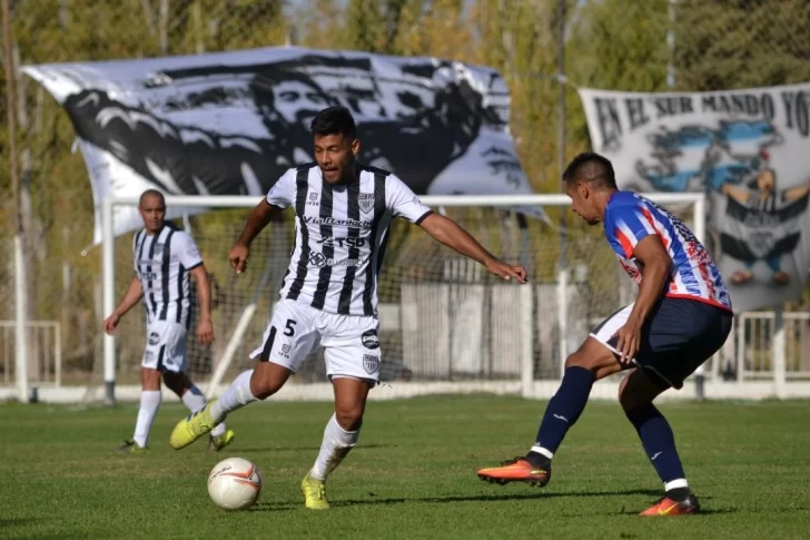 Leandro Espejo comandó la remontada y el triunfo de Peñarol sobre  Cipolletti