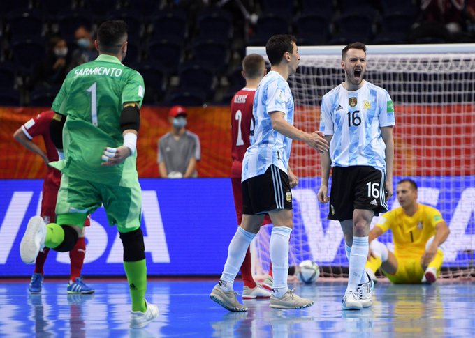 Argentina superó a Serbia y se metió en octavos del Mundial de futsal