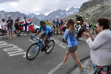 Nairo Quintana voló en los Alpes