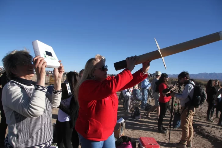 Hoy será el eclipse solar: cómo, cuándo y dónde verlo de forma segura en la provincia