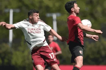 Scocco le hizo dos goles a River en el triunfo de Newell’s en un amistoso