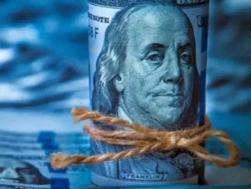 El dólar blue operó estable este martes y cerró a $159