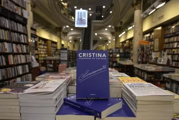 Furor por el libro de Cristina Fernández de Kirchner: en algunas librerías, agotado