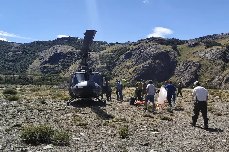 Un escalador italiano quedó “colgado” por una avalancha en El Chaltén y espera ser rescatado