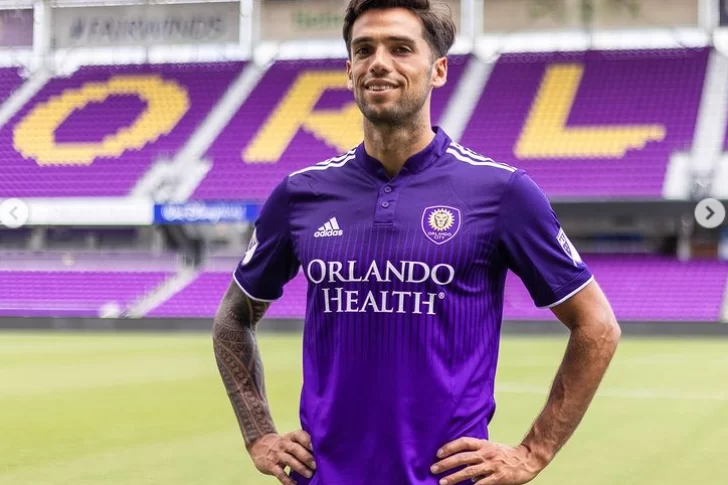 Emmanuel Mas lució la camiseta de su flamante club, el Orlando City de la MLS de Estados Unidos