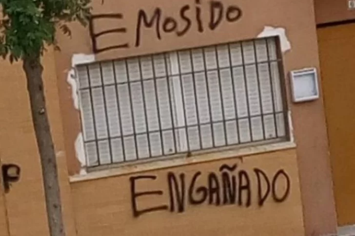 La triste historia detrás del graffiti y meme de “emosido engañado”