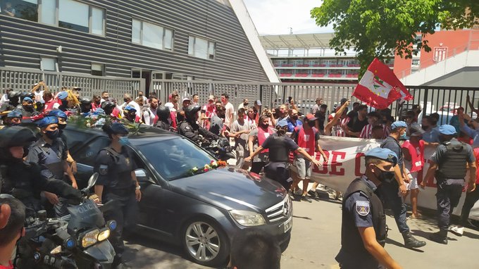 Sabella recibió el último adiós en un conmovedor recorrido por La Plata