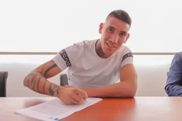 Ricardo Centurión firmó contrato con Vélez por 6 meses