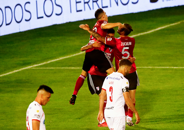 River derrotó a Huracán a domicilio y extendió su buen momento