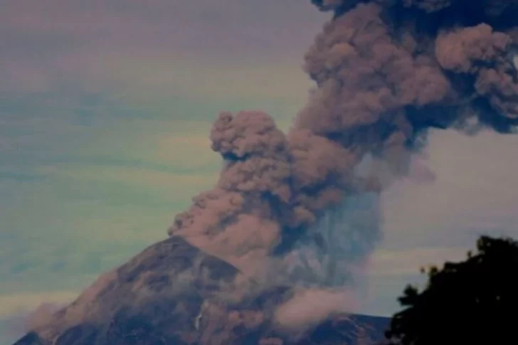 El Volcán de Fuego entró en erupción en Guatemala