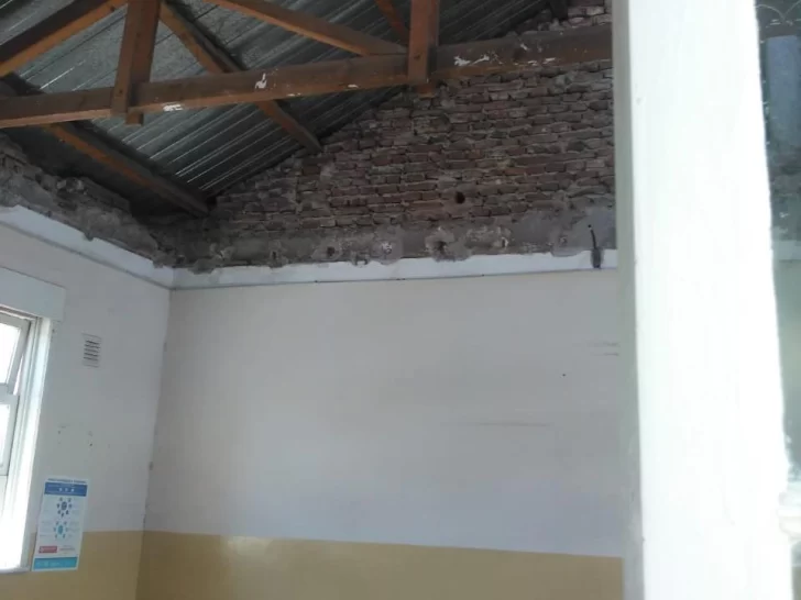 Gritos en una escuela en la que iban a iniciar las clases con aulas en obra y sin solución a la vista