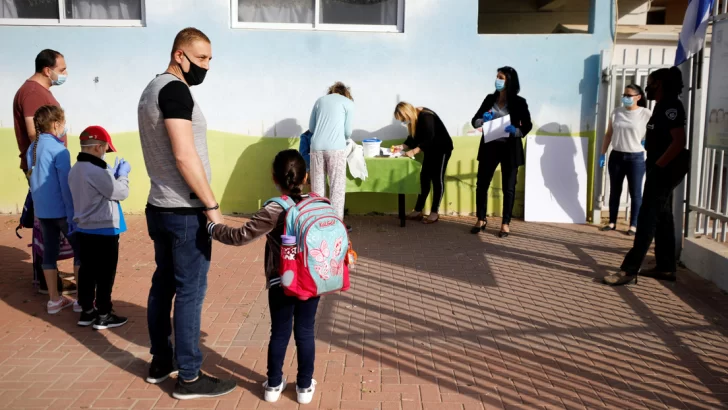 Israel admite un error al reabrir las escuelas en medio de la pandemia por coronavirus