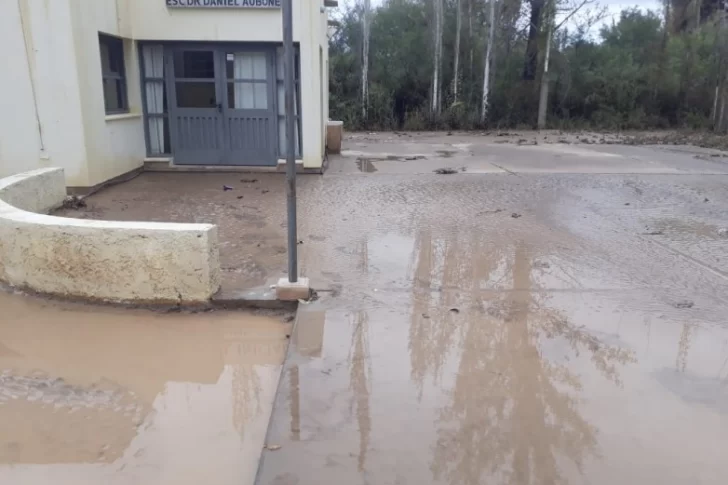 El listado de escuelas que siguen sin clases este martes por la lluvia