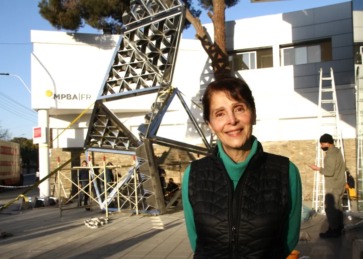 [FOTOS] Comenzó la instalación de la imponente escultura ‘Caleidoscopio’