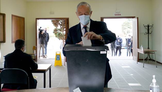 Rebelo de Sousa fue reelecto presidente de Portugal con más de 63% y abstención récord