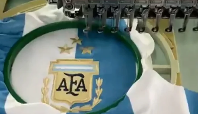 Los detalles de la nueva camiseta de la Selección argentina con las 3 estrellas