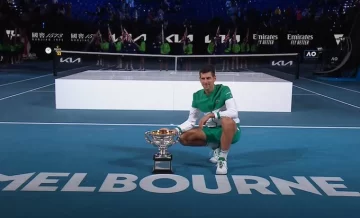 Djokovic aplastó a Medvedev y es campeón del Abierto de Australia por novena vez