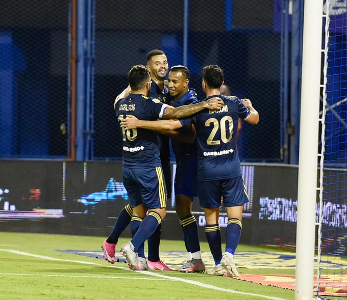 Boca aprovechó las falencias de Vélez, jugó un gran partido y metió siete goles