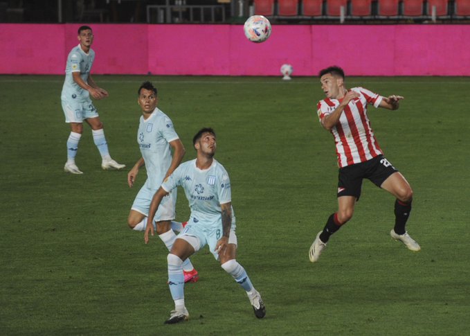 Estudiantes y Racing quedaron a mano en La Plata