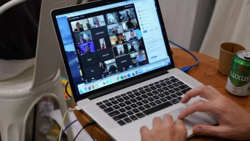 Abusan de nena de 7 en videoconferencia con la maestra y sus compañeros