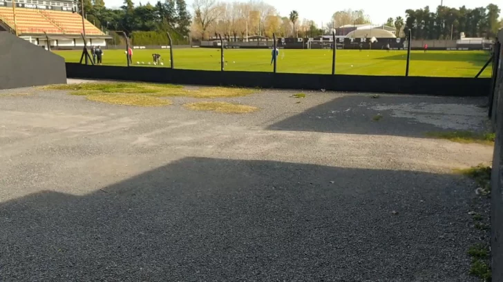 Un equipo de la Primera Nacional rompió la cuarentena y se entrenó en su estadio