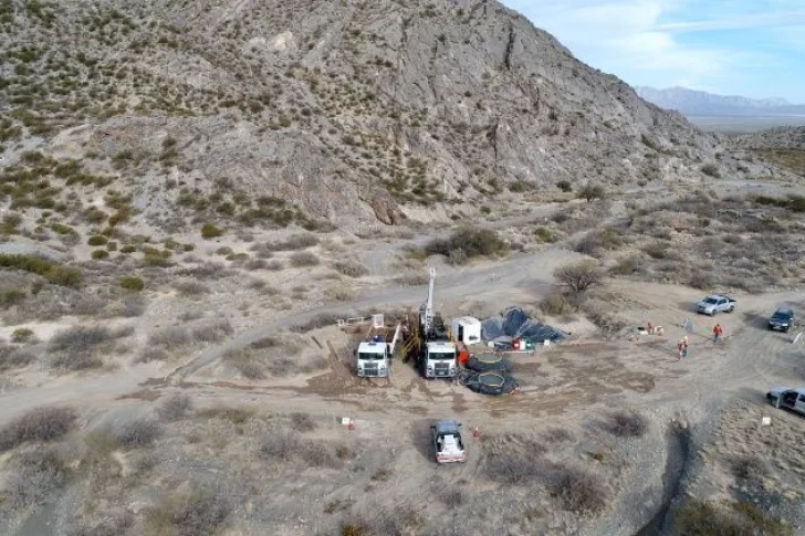 Identifican nueva zona de mineralización que amplía un 50% el rumbo de Hualilán