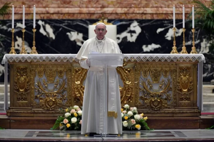 [VIDEO] El Papa Francisco atendió un llamado en medio de una audiencia