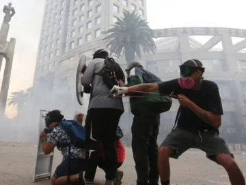 Destrozos y heridos en la primera protesta del 2020 en Chile