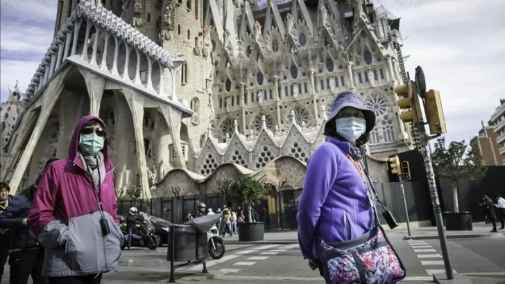 Barcelona triplicó los casos de coronavirus y analizan dar una marcha atrás