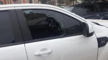 Robaron y destrozaron el auto de una conductora mendocina en Chile