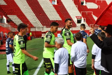 En un partido plagado de polémicas, Gimnasia le ganó a Barracas Central y respira