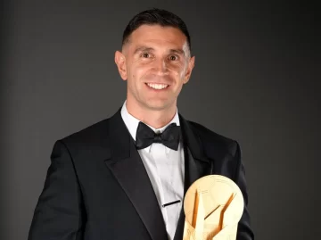 “Dibu” Martínez ganó la Distinción Lev Yashin como mejor arquero del mundo