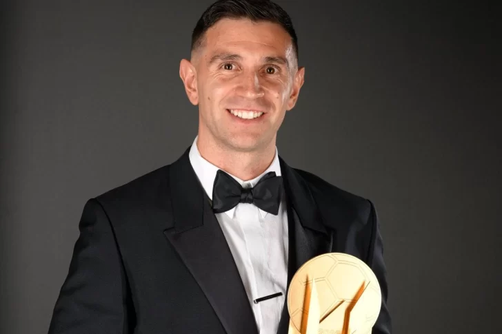 “Dibu” Martínez ganó la Distinción Lev Yashin como mejor arquero del mundo