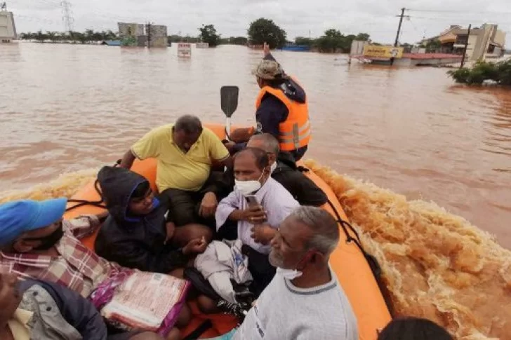 Al menos 25 personas murieron en inundaciones y corrimientos de tierra en India