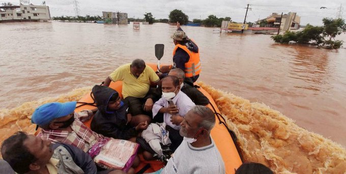 Al menos 25 personas murieron en inundaciones y corrimientos de tierra en India