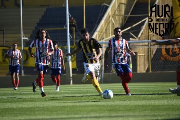 Peñarol pisó fuerte en Bahía Blanca y quedó al borde de la clasificación