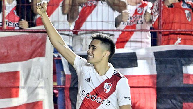 Con un triplete de Solari y un gol de Beltrán, River aplastó a Defensa y se metió en cuartos