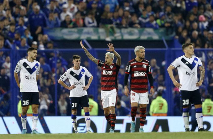 Vélez sufrió un duro revés como local ante el poderoso Flamengo y quedó casi eliminado