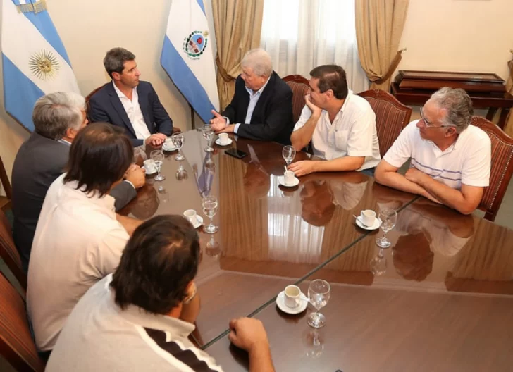 Tras recibir a viñateros, ahora Uñac tuvo un mano a mano con empresarios