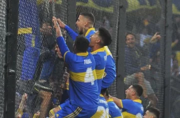 Benedetto marcó el gol del triunfo, se colgó del alambrado y respondió a las críticas