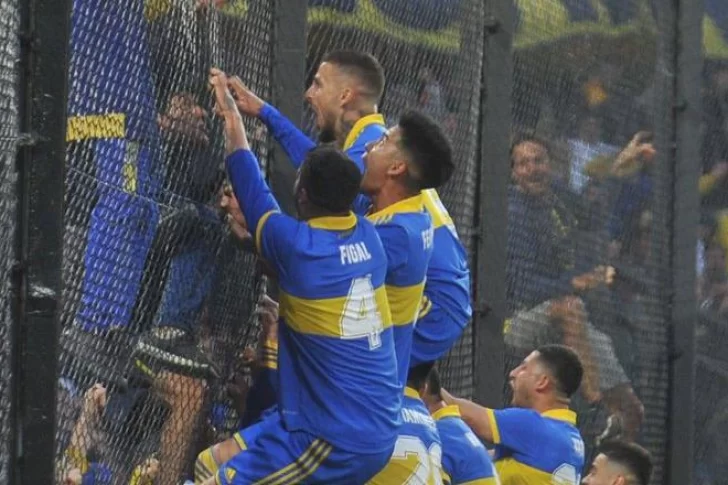 Benedetto marcó el gol del triunfo, se colgó del alambrado y respondió a las críticas