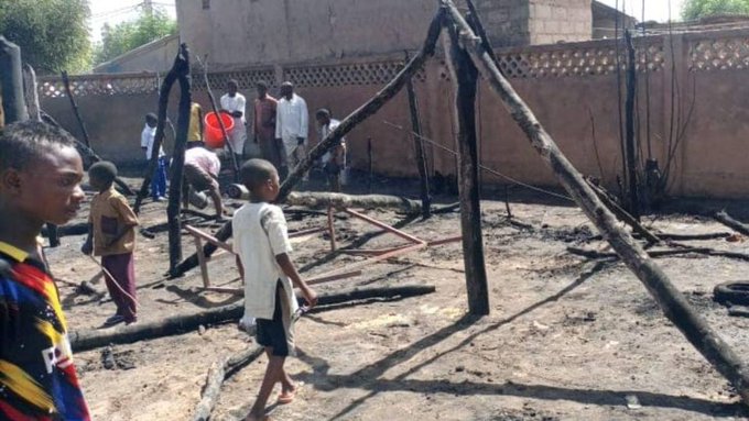 Al menos 26 niños de entre cinco y seis años murieron en un incendio de una escuela