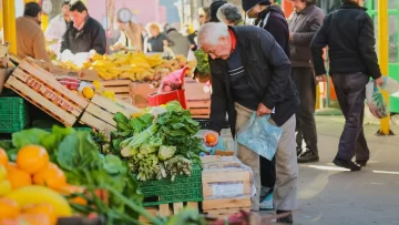 Feria de Capital: bajó el precio de la acelga, el choclo, el tomate y subió el de la carne