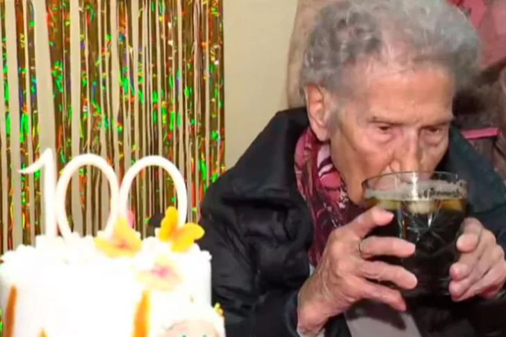 El secreto de una mujer para llegar a 100 años es tomar fernet con coca