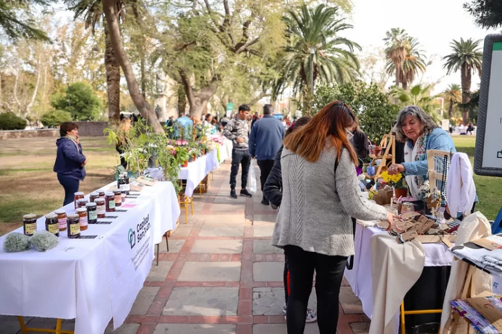 Una feria al aire libre para buscar el regalo para los papás