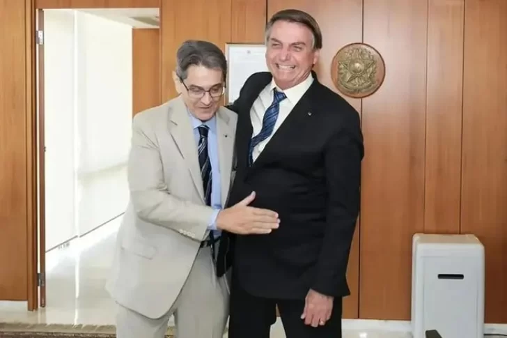 Conmoción en la campaña: aliado de Bolsonaro se atrincheró, hirió a policías y se entregó