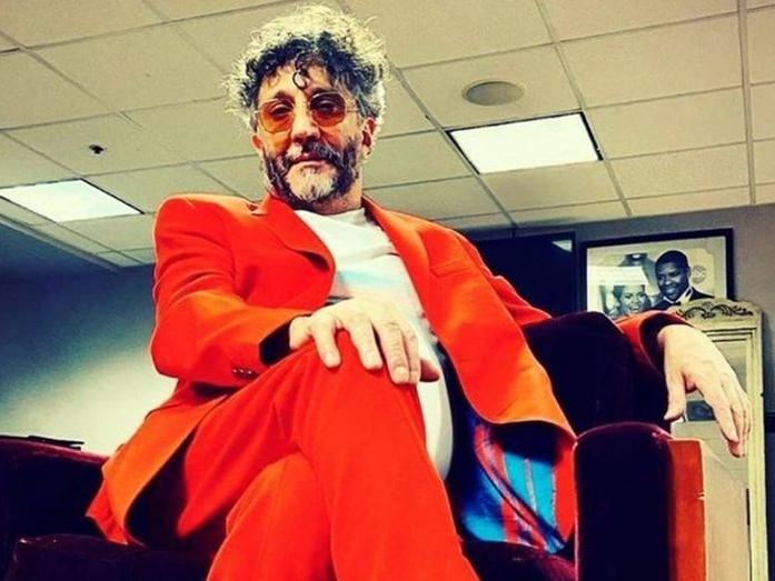 Fito Páez vuelve a dar un show desde el living de su casa