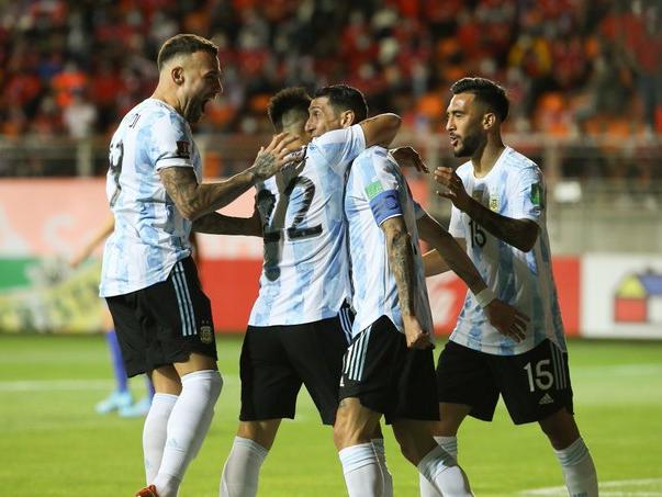 Con goles de Di María y Martínez, Argentina le ganó a Chile