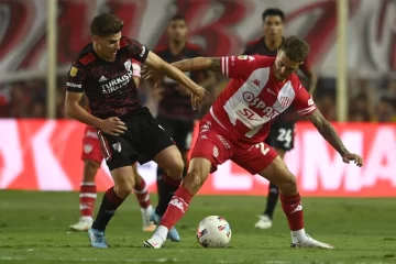 El campeón River cayó en el debut frente a Unión